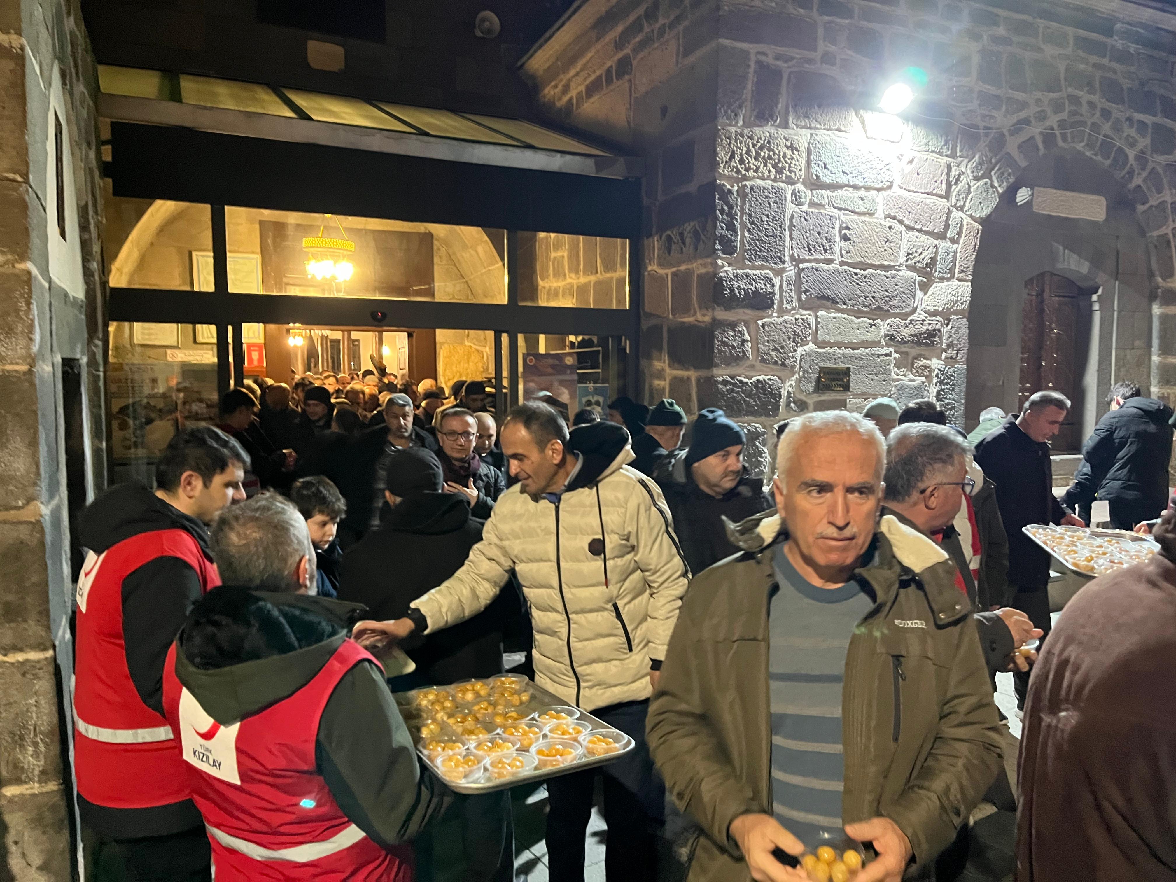 Seydişehir'de Şehitlerin Ruhu İçin Lokma İkramı: Kızılay’dan Anlamlı Vefa - Görsel 4