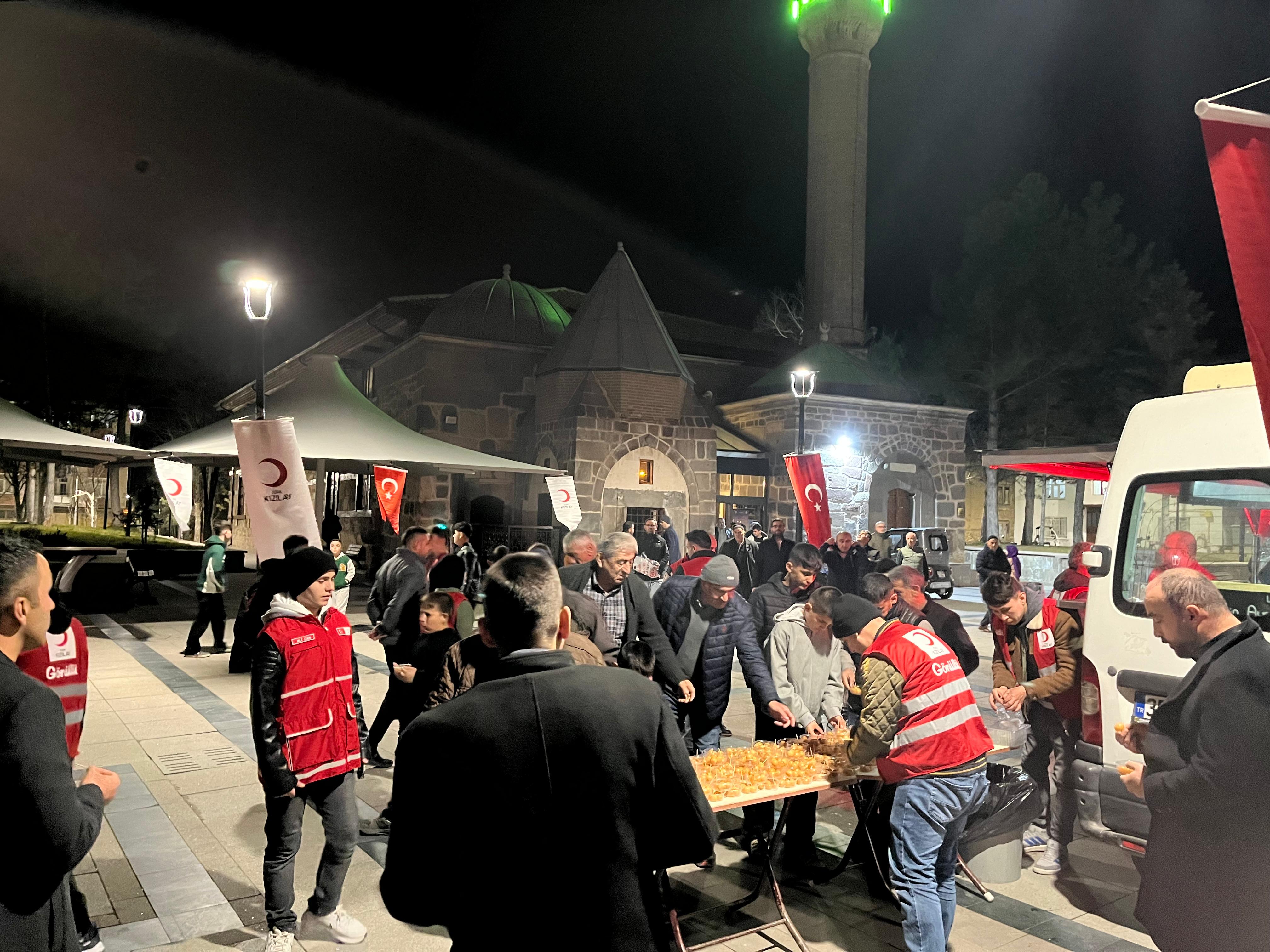 Seydişehir'de Şehitlerin Ruhu İçin Lokma İkramı: Kızılay’dan Anlamlı Vefa - Görsel 7