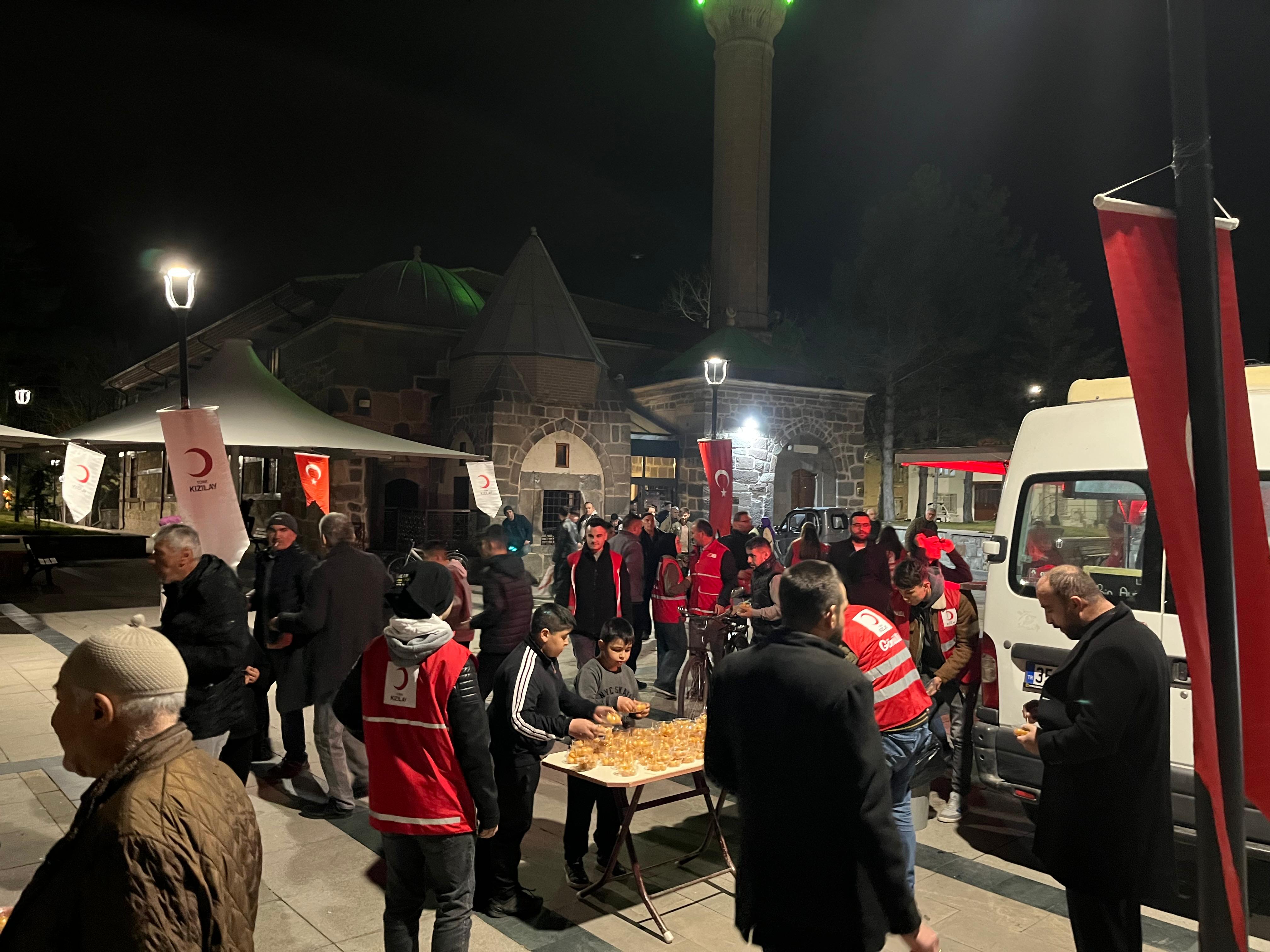 Seydişehir'de Şehitlerin Ruhu İçin Lokma İkramı: Kızılay’dan Anlamlı Vefa - Görsel 8