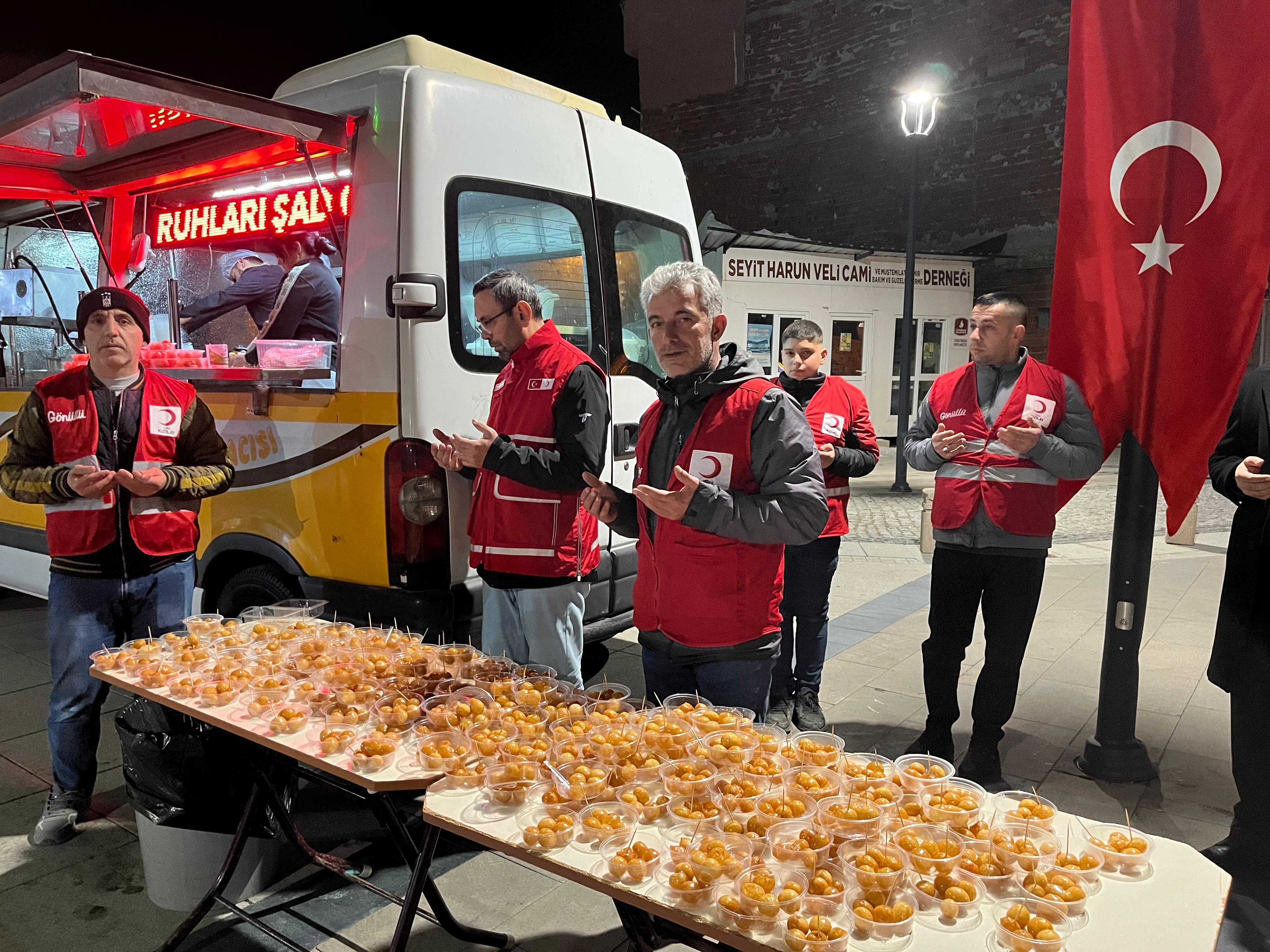 Seydişehir'de Şehitlerin Ruhu İçin Lokma İkramı: Kızılay’dan Anlamlı Vefa - Görsel 9