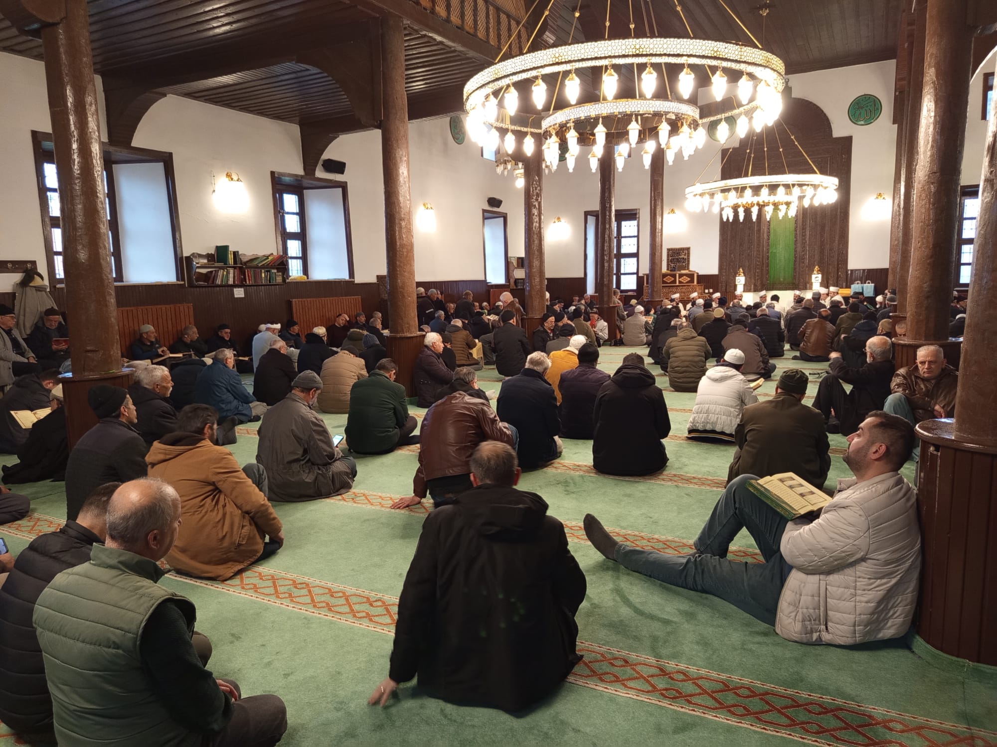 ​Seydişehir’de Ramazan’a Duygulu Veda: Arife Günü Camiler Doldu Taştı - Görsel 1