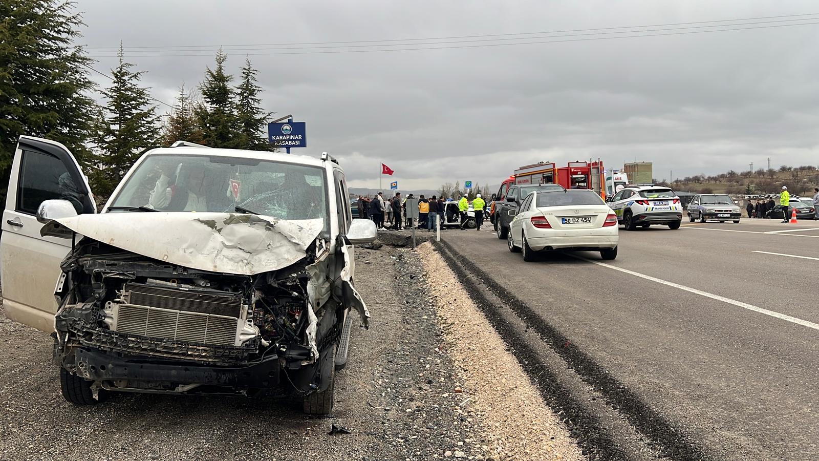 Nevşehir'de 3 aracın karıştığı kazada baba-oğul öldü; 7 yaralı - Görsel 2