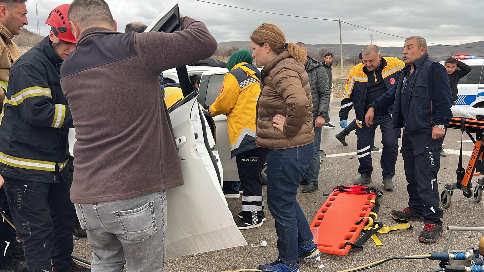 Nevşehir'de 3 aracın karıştığı kazada baba-oğul öldü; 7 yaralı - Görsel 5