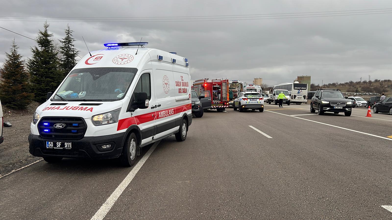 Nevşehir'de 3 aracın karıştığı kazada baba-oğul öldü; 7 yaralı - Görsel 6