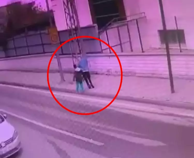 Batman - Elektrik direğinden kopan kabloya temas edince akıma kapıldı; olay anı kamerada - Görsel 2