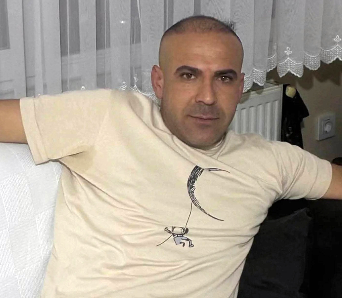 Eşi tarafından anne ve babasının mezarı başında öldürülen Gamze, toprağa verildi - Görsel 2