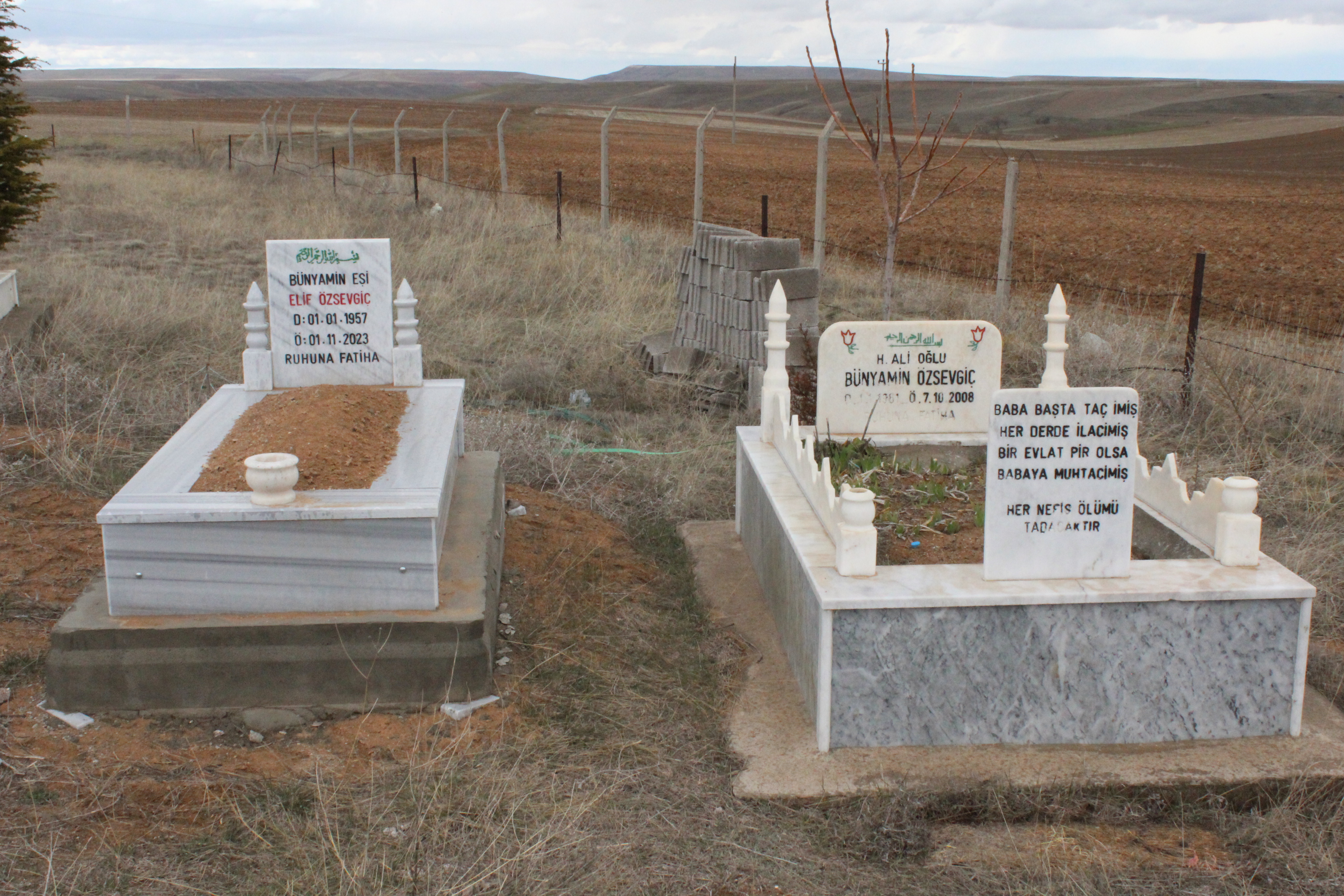 Eşi tarafından anne ve babasının mezarı başında öldürülen Gamze, toprağa verildi - Görsel 3