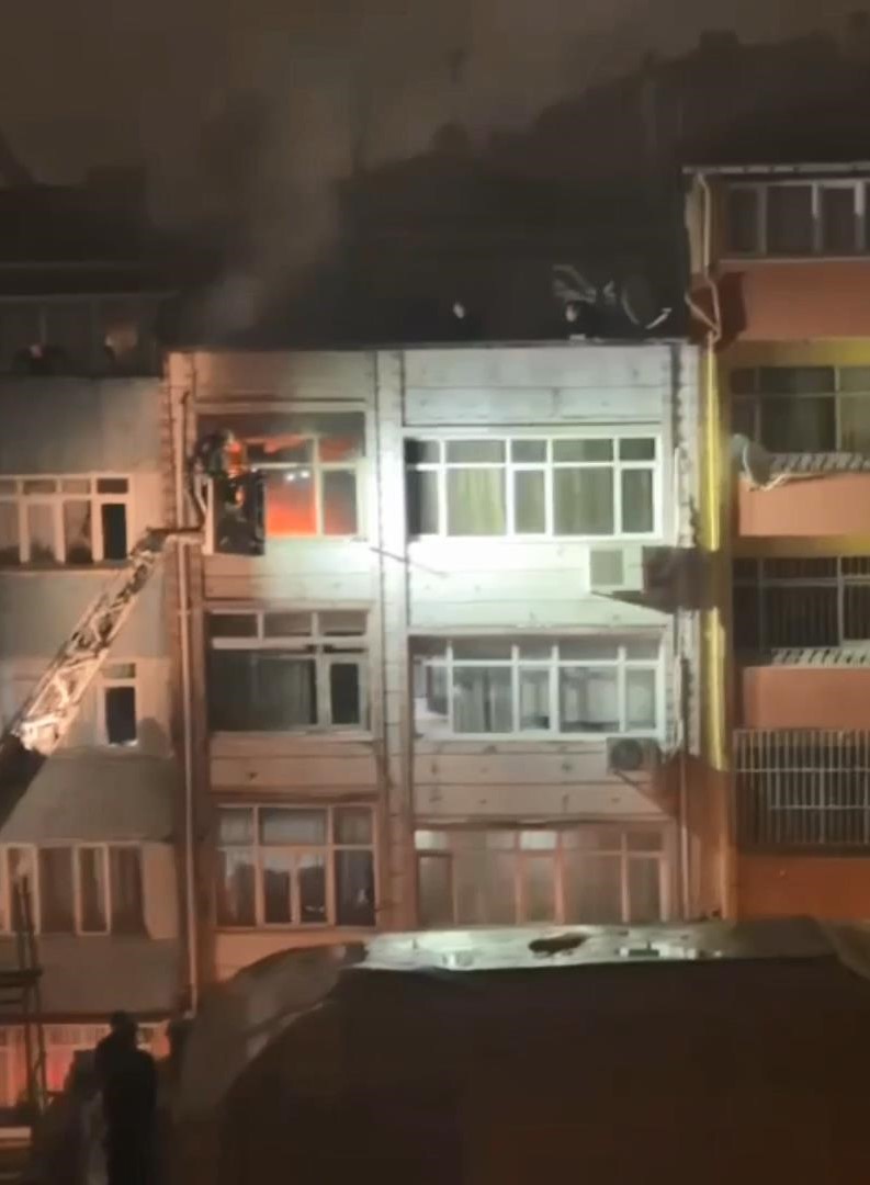 İstanbul - Fatih'te eşini öldüren koca evi ateşe verdi: Son defa kızımız için konuşalım demiş - Görsel 4