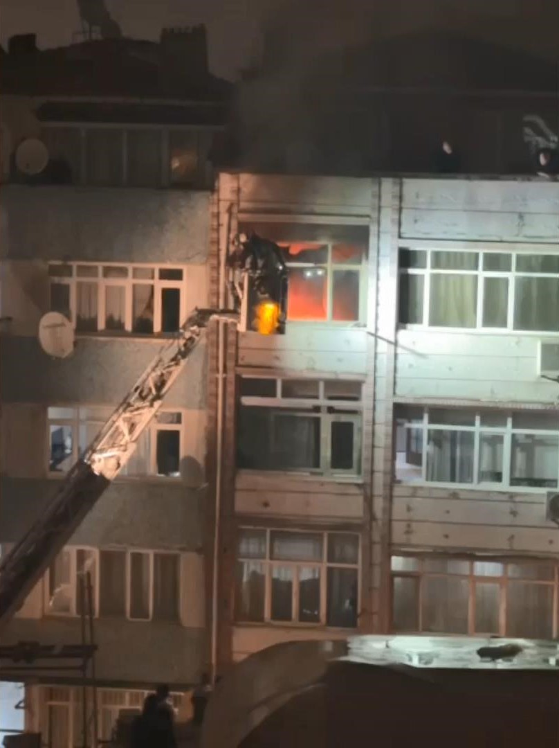 İstanbul - Fatih'te eşini öldüren koca evi ateşe verdi: Son defa kızımız için konuşalım demiş - Görsel 5