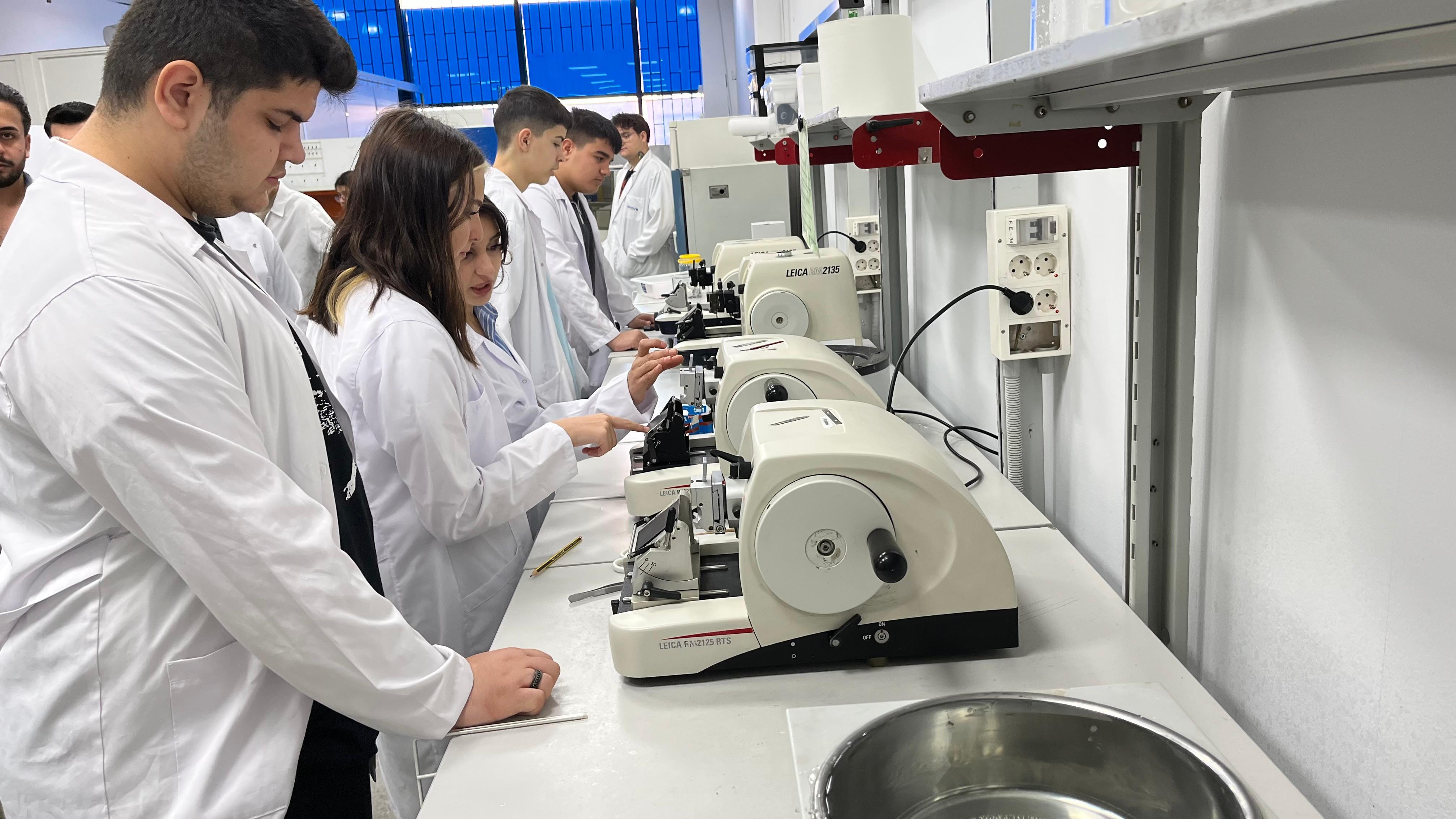 ENDÜSTRİ MESLEK LİSESİ KİMYA ÖĞRENCİLERİ İSPANYA’DA ERASMUS PROJESİ EĞİTİMİNDE. - Görsel 1