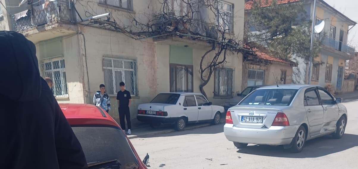 Seydişehir'de İki Otomobil Çarpıştı: 1 Yaralı - Görsel 1