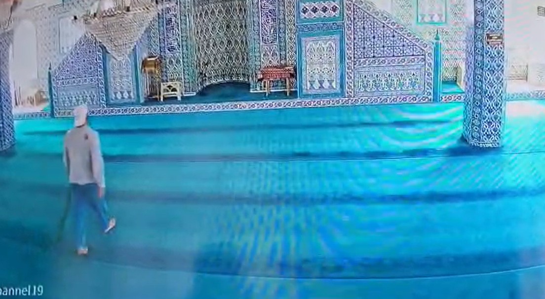Cezaevinden izinli çıktı, girdiği 3 camideki ses sistemlerini sopayla kırıp söktü - Görsel 1
