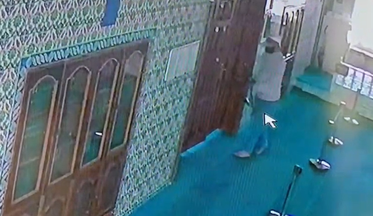 Cezaevinden izinli çıktı, girdiği 3 camideki ses sistemlerini sopayla kırıp söktü - Görsel 3