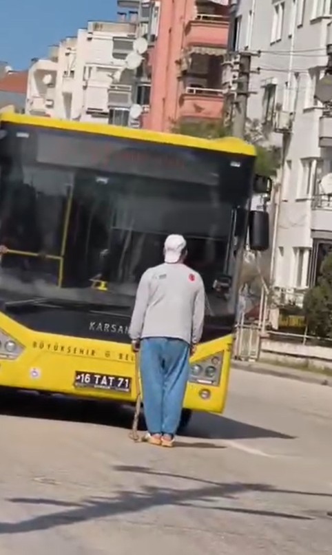 Cezaevinden izinli çıktı, girdiği 3 camideki ses sistemlerini sopayla kırıp söktü - Görsel 11