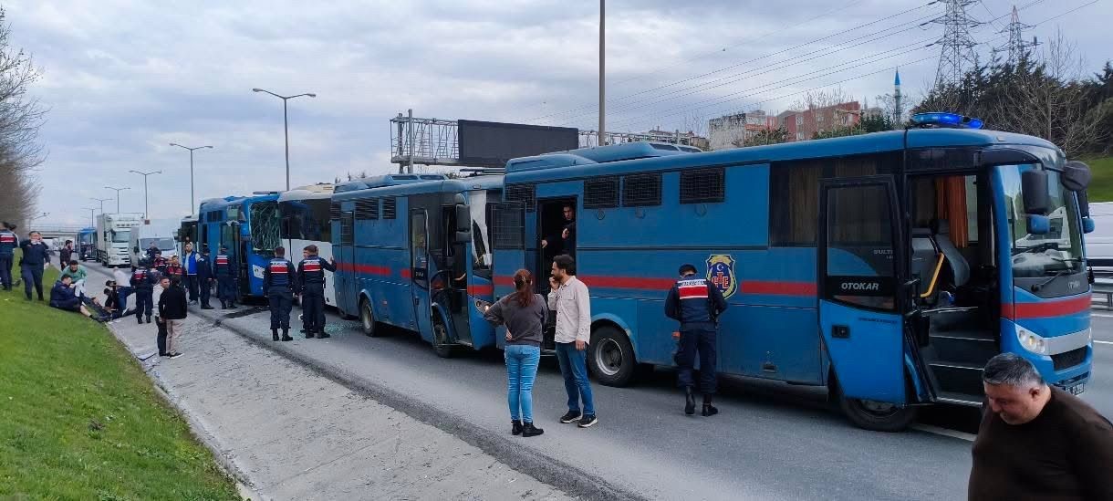 Bağcılar'da 4 cezaevi sevk aracı kaza yaptı; 6 jandarma yaralandı - Görsel 8