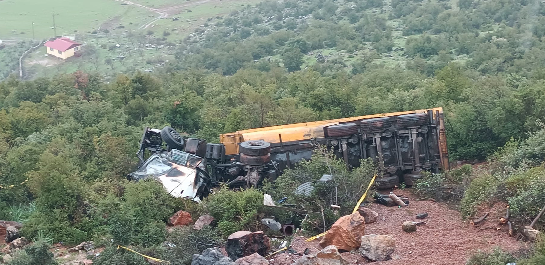 Gaziantep’te uçuruma devrilen TIR’ın 25  yaşında şoförü öldü - Görsel 9