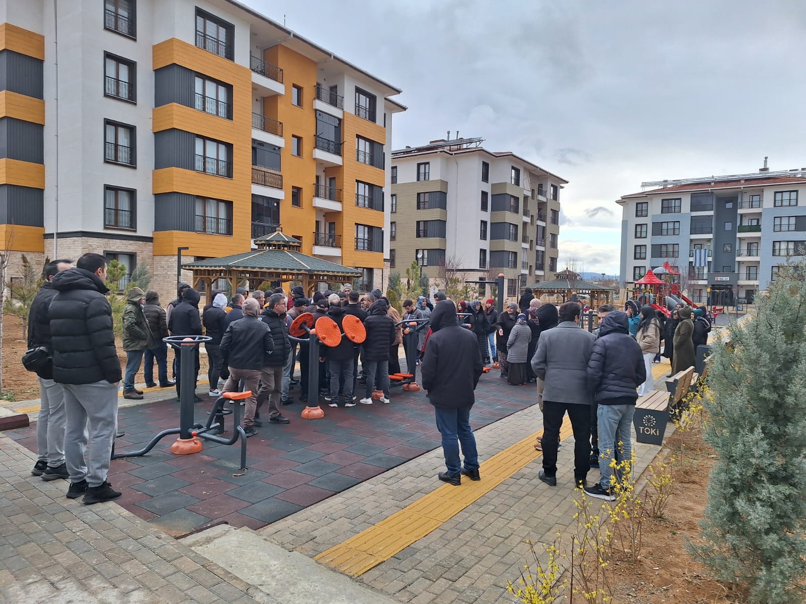 SEYDİŞEHİR TOKİ SAKİNLERİNDEN FAHİŞ AİDAT" İSYANI: HİZMET YOK, ZAM ÇOK! - Görsel 2