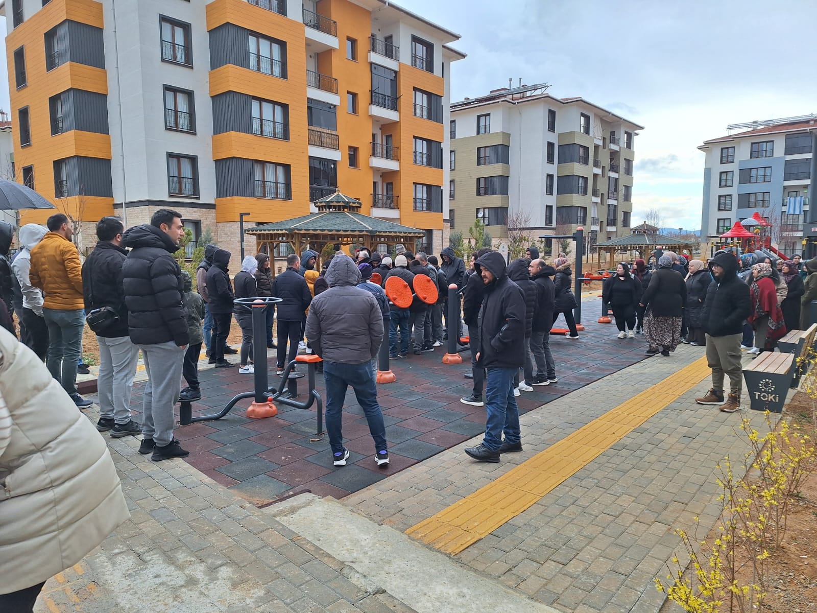 SEYDİŞEHİR TOKİ SAKİNLERİNDEN FAHİŞ AİDAT" İSYANI: HİZMET YOK, ZAM ÇOK! - Görsel 3