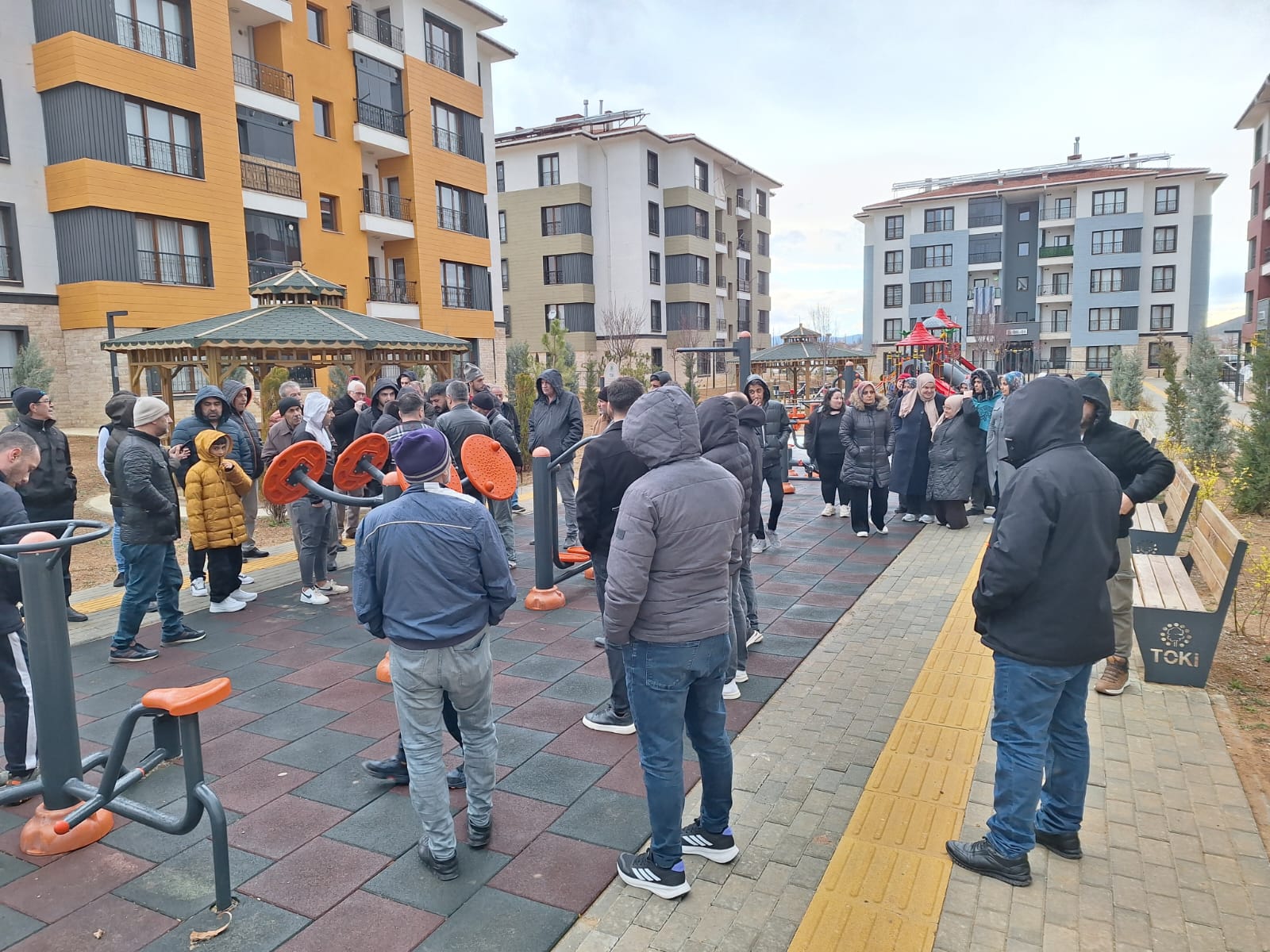 SEYDİŞEHİR TOKİ SAKİNLERİNDEN FAHİŞ AİDAT" İSYANI: HİZMET YOK, ZAM ÇOK! - Görsel 4