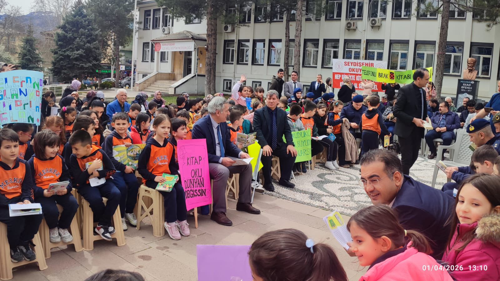 Seydişehir’de Kitap Sevgisi Meydanlara Taştı: "Hep Birlikte Sessizce" - Görsel 1