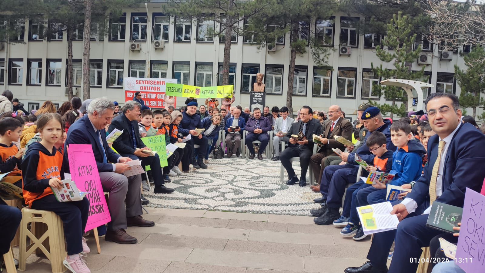 Seydişehir’de Kitap Sevgisi Meydanlara Taştı: "Hep Birlikte Sessizce" - Görsel 2