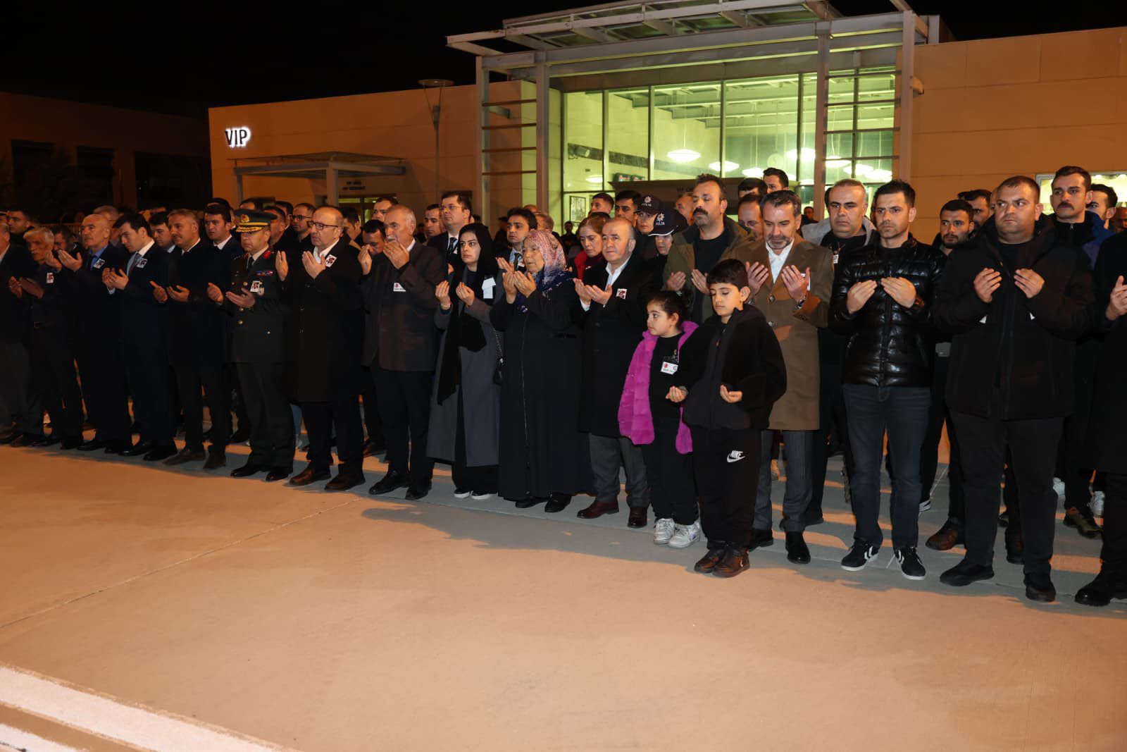 Şehit polis Seçkin Yalçın’ın cenazesi, memleketi Elazığ’a getirildi - Görsel 2