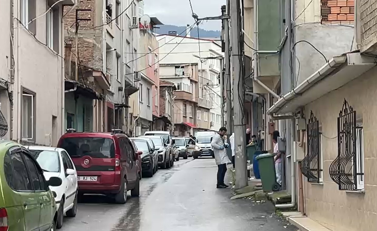 Kayıp ihbarında bulunduğu 75 yaşındaki emekli polis eşini öldürüp, satır ve bıçakla 15 parçaya ayırmış - Görsel 2