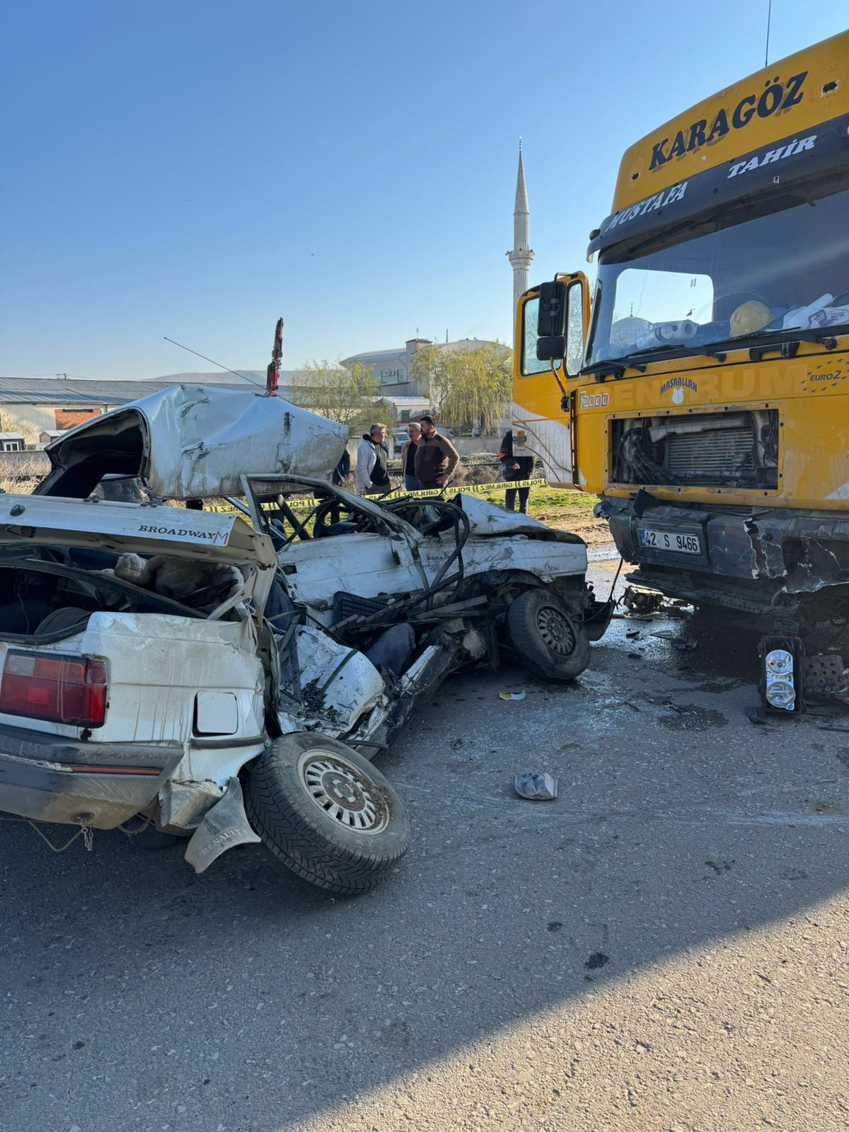 Konya- TIR, otomobile çarptı: 1 kişi öldü, kaza anı kamerada - Görsel 3