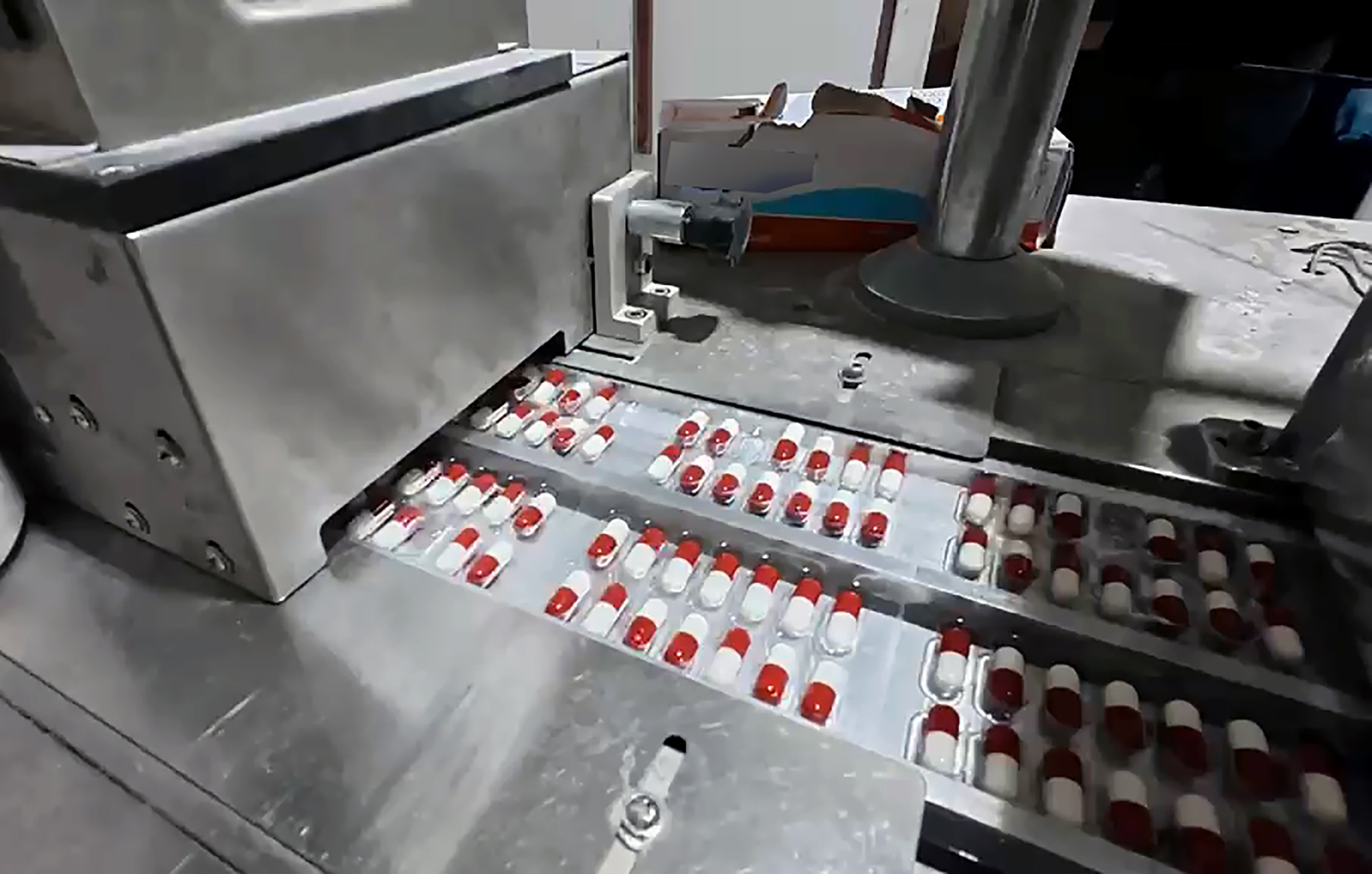 Adana- Uyuşturucu hapları kamufle etmek için, ‘Afiyet olsun’ yazılı folyoyla paketlemişler - Görsel 4