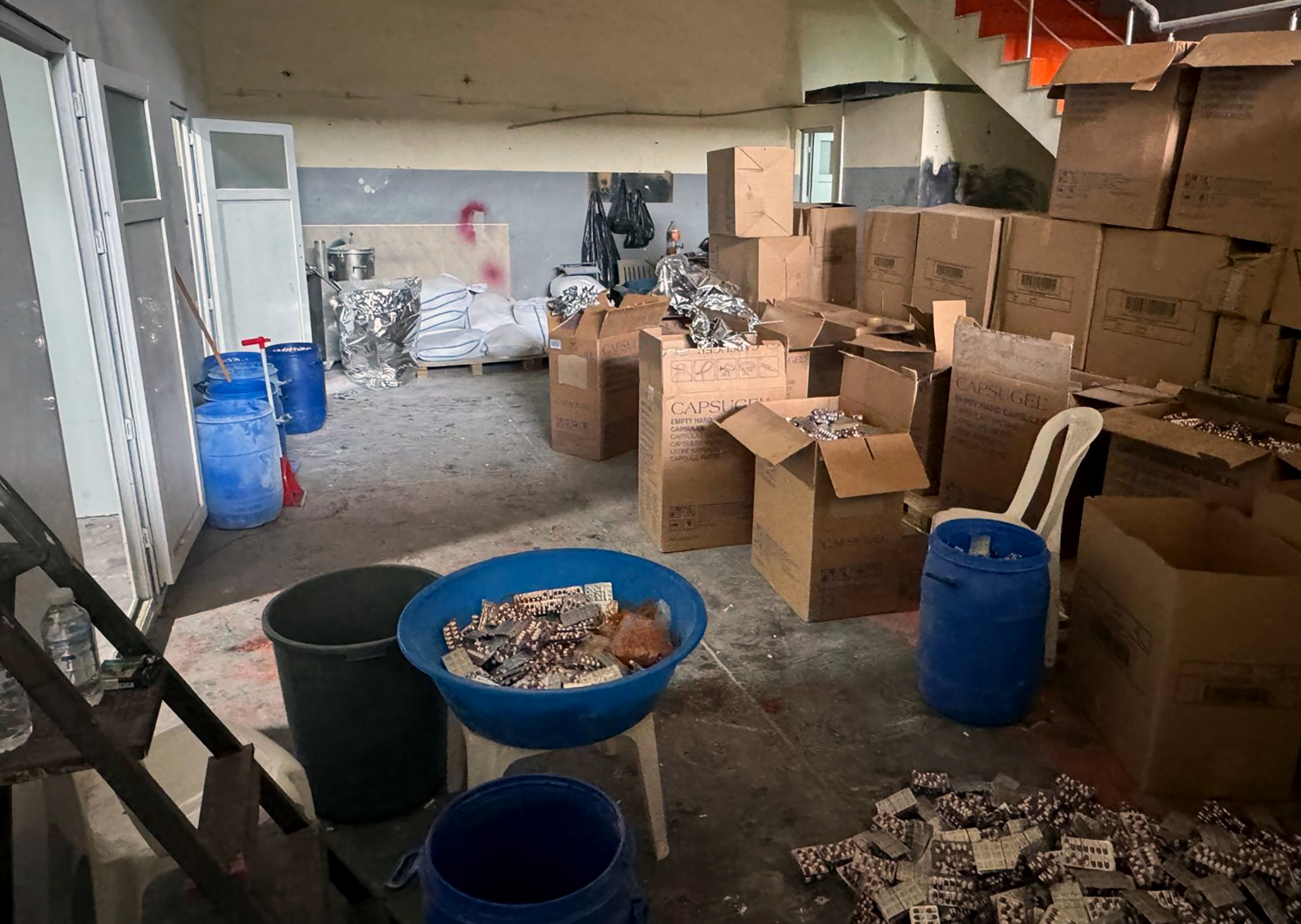 Adana- Uyuşturucu hapları kamufle etmek için, ‘Afiyet olsun’ yazılı folyoyla paketlemişler - Görsel 5