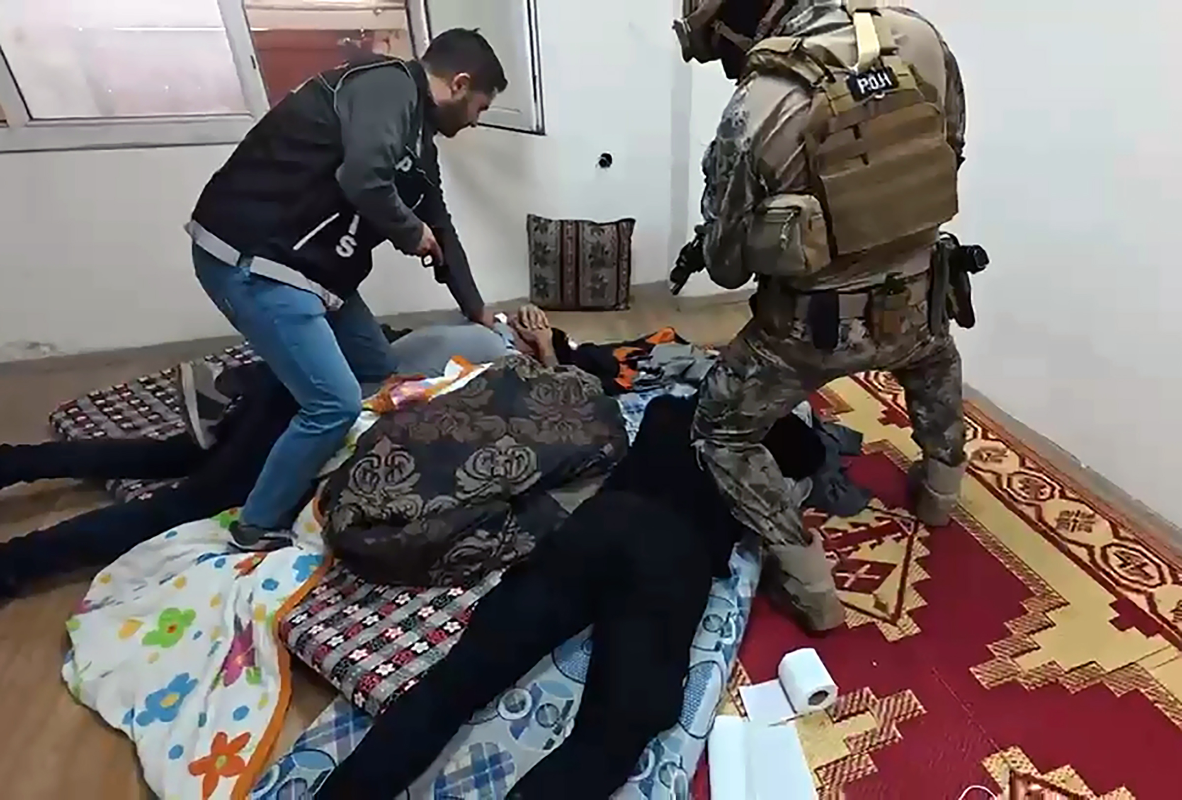 Adana- Uyuşturucu hapları kamufle etmek için, ‘Afiyet olsun’ yazılı folyoyla paketlemişler - Görsel 8