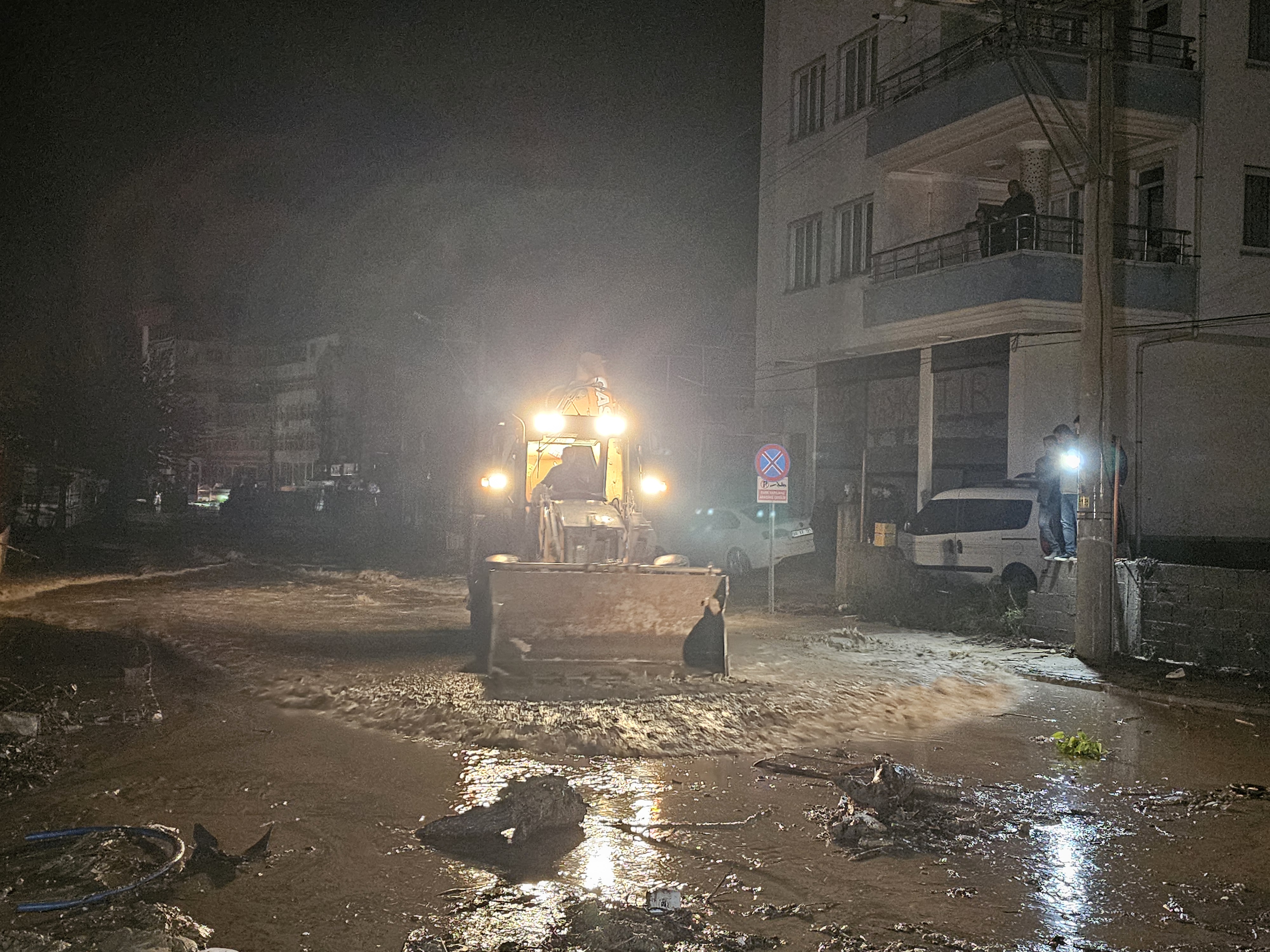Osmaniye'de sağanak nedeniyle Savrun Çayı ve Bülbül Deresi taştı; sele kapılan otomobildeki 2 kişi öldü - Görsel 11