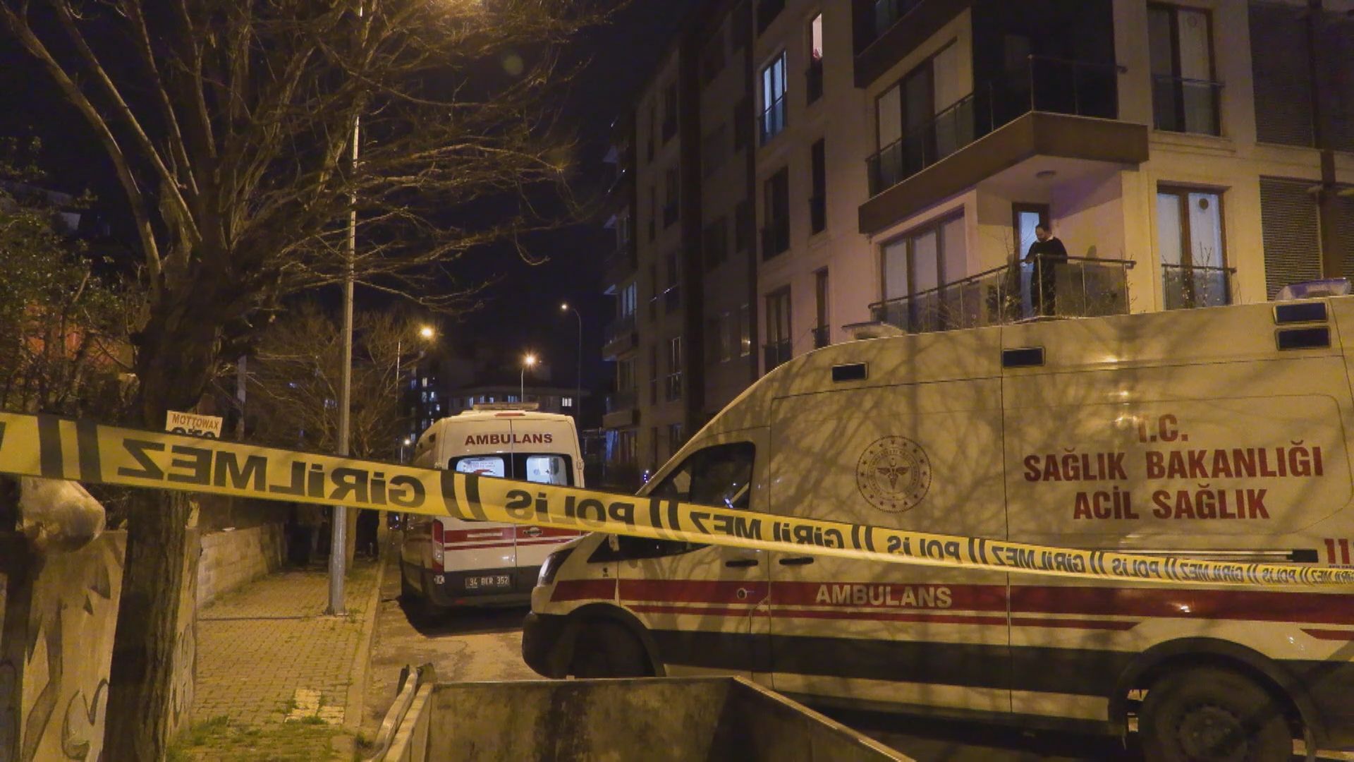 Çekmeköy'de annesi ve ağabeyini silahla öldürüp, diğer ağabeyini yaralayan şüpheli yakalandı - Görsel 1