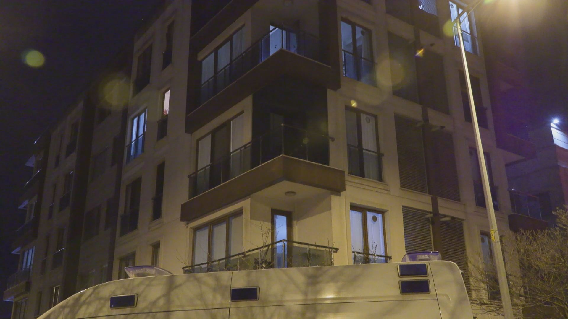 Çekmeköy'de annesi ve ağabeyini silahla öldürüp, diğer ağabeyini yaralayan şüpheli yakalandı - Görsel 4