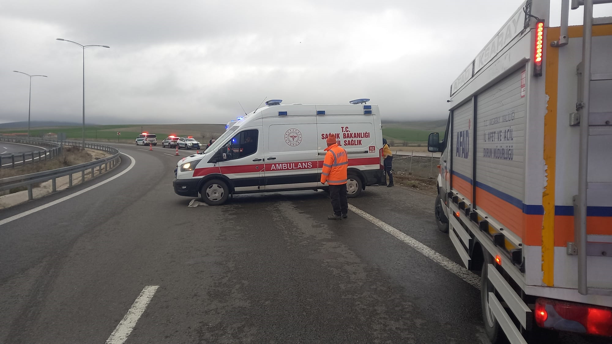 Aksaray'da tur otobüsü devrildi: 20 yaralı - Görsel 2