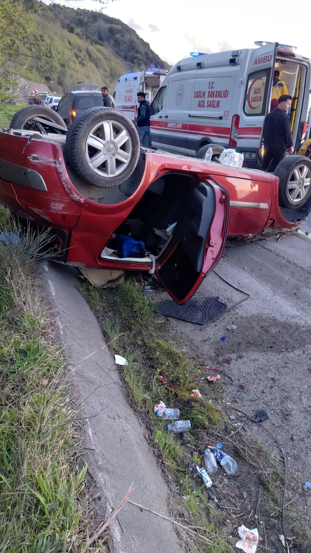Ormancıları taşıyan otomobil takla attı: 3 yaralı - Görsel 2