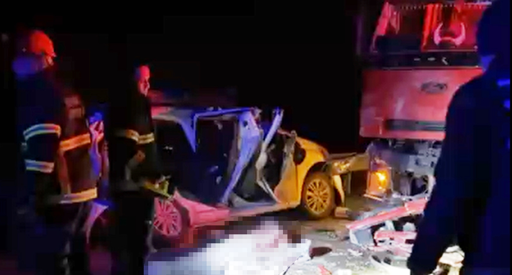 Antalya- Isparta kara yolununda Otomobil ile kamyon çarpıştı: 1 ölü, 4 yaralı - Görsel 2