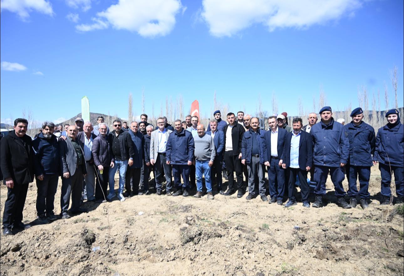 KIZILCA MAHALLESİNDE BİN 900 FİDAN TOPRAKLA BULUŞTU  - Görsel 3