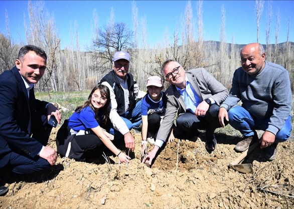 KIZILCA MAHALLESİNDE BİN 900 FİDAN TOPRAKLA BULUŞTU  - Görsel 4