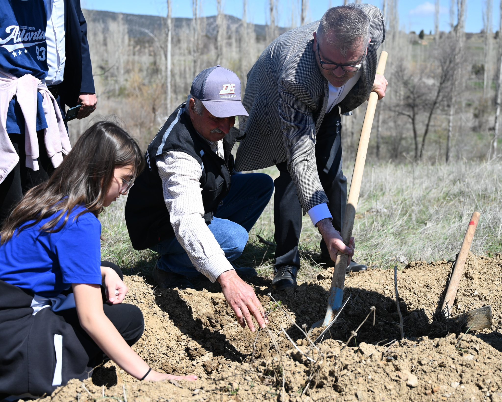 KIZILCA MAHALLESİNDE BİN 900 FİDAN TOPRAKLA BULUŞTU  - Görsel 5
