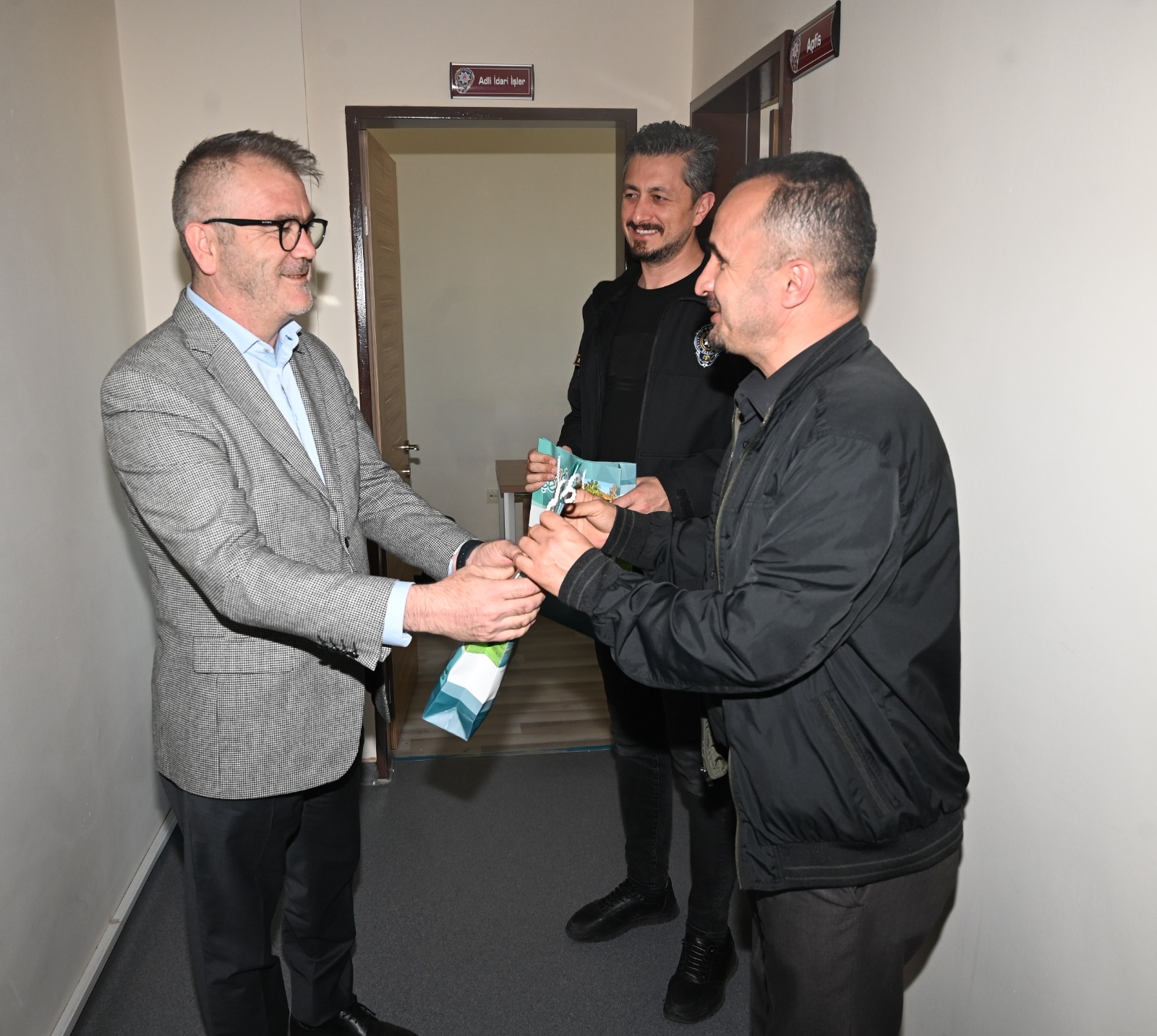 BAŞKAN USTAOĞLU, EMNİYET PERSONELİNİ UNUTMADI  - Görsel 1