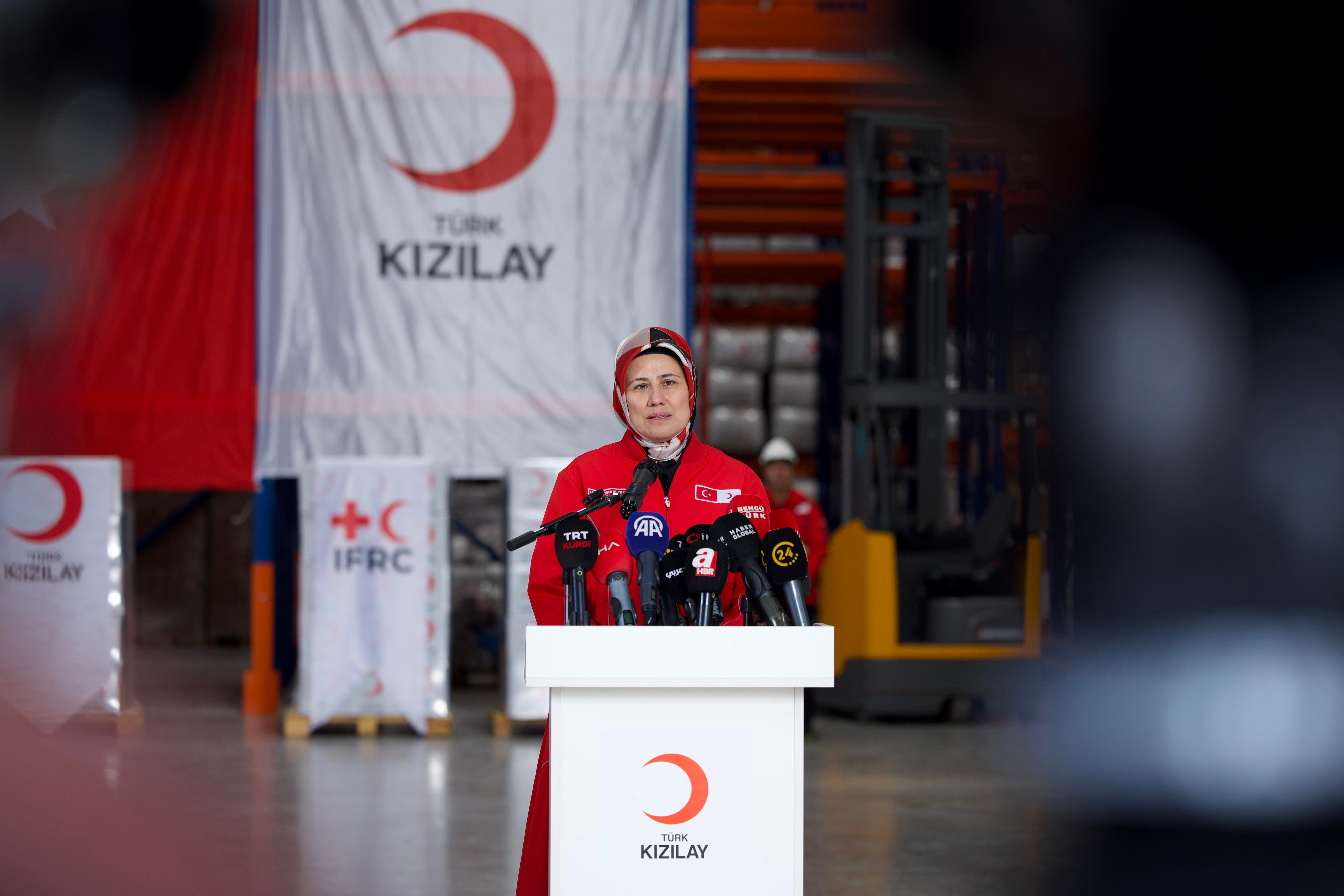 Türk Kızılay'dan, İran'a 4 TIR insani yardım - Görsel 4