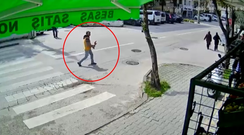 Şehidin kabrindeki minyatür heykeli çaldı; güvenlik kamerasına yakalandı - Görsel 1