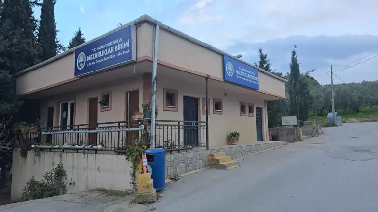 Şehidin kabrindeki minyatür heykeli çaldı; güvenlik kamerasına yakalandı - Görsel 4