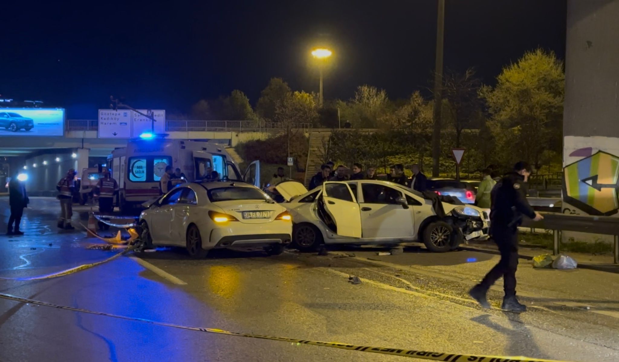 Ataşehir'de emniyet şeridinde aracından inen sürücüye otomobil çarptı: 1 ölü - Görsel 2