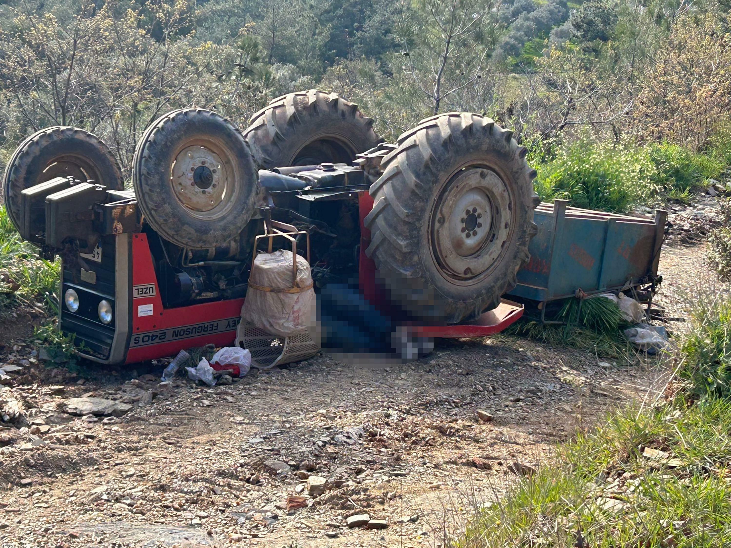 Manisada Devrilen traktördeki aynı aileden 3 kişi öldü - Görsel 2