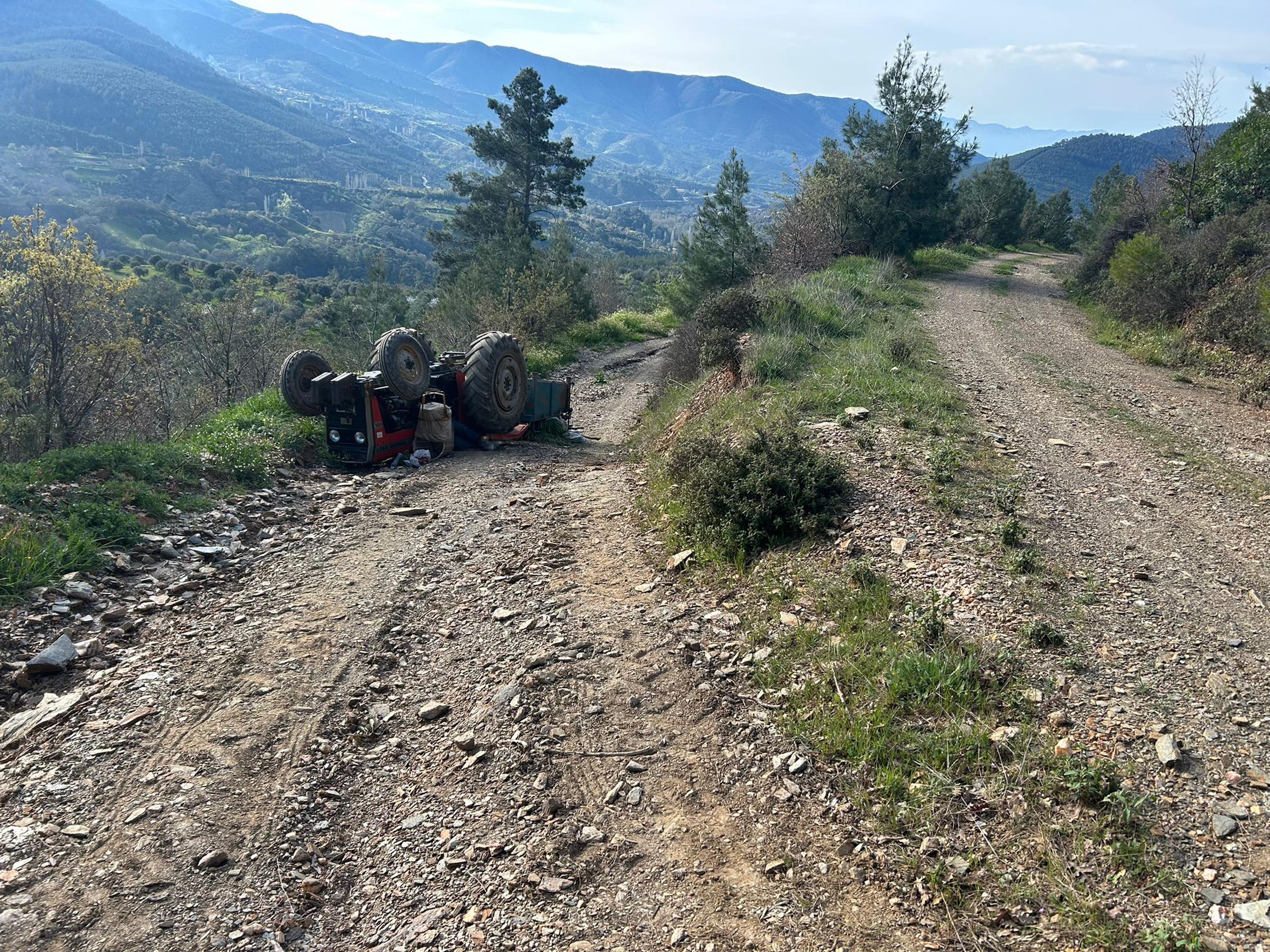 Manisada Devrilen traktördeki aynı aileden 3 kişi öldü - Görsel 4