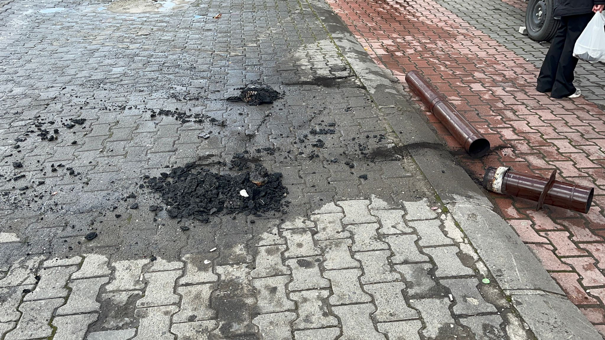 Bacadaki yangına müdahale etmek isterken apartman boşluğuna düşüp öldü - Görsel 5