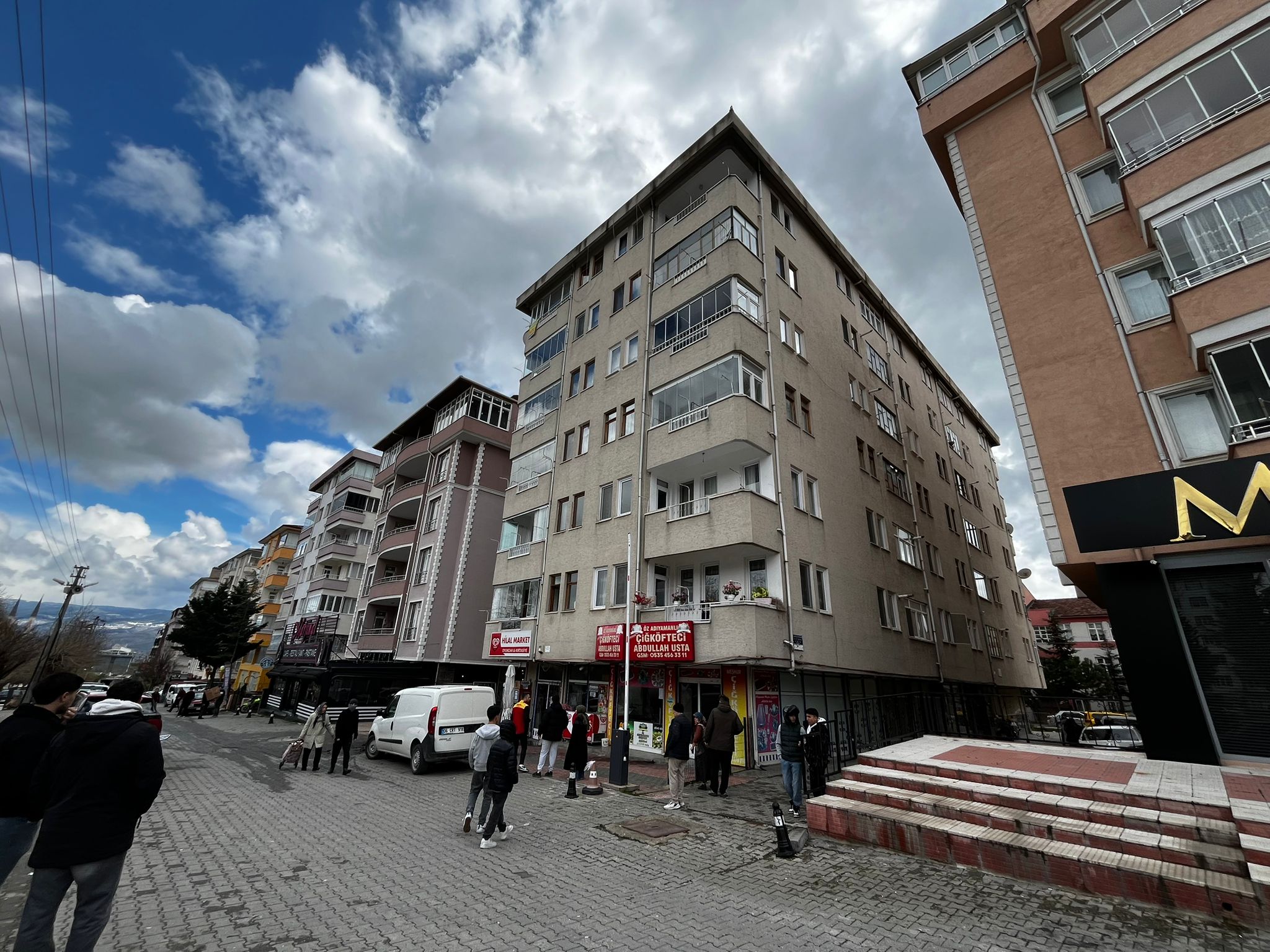 Bacadaki yangına müdahale etmek isterken apartman boşluğuna düşüp öldü - Görsel 6