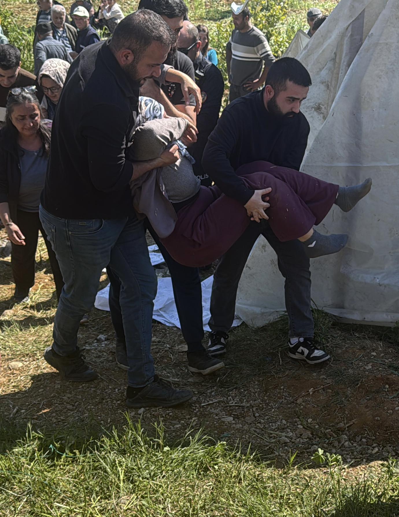 Emekli polis bahçede çalışırken devrilen traktörünün altında kalıp öldü - Görsel 5